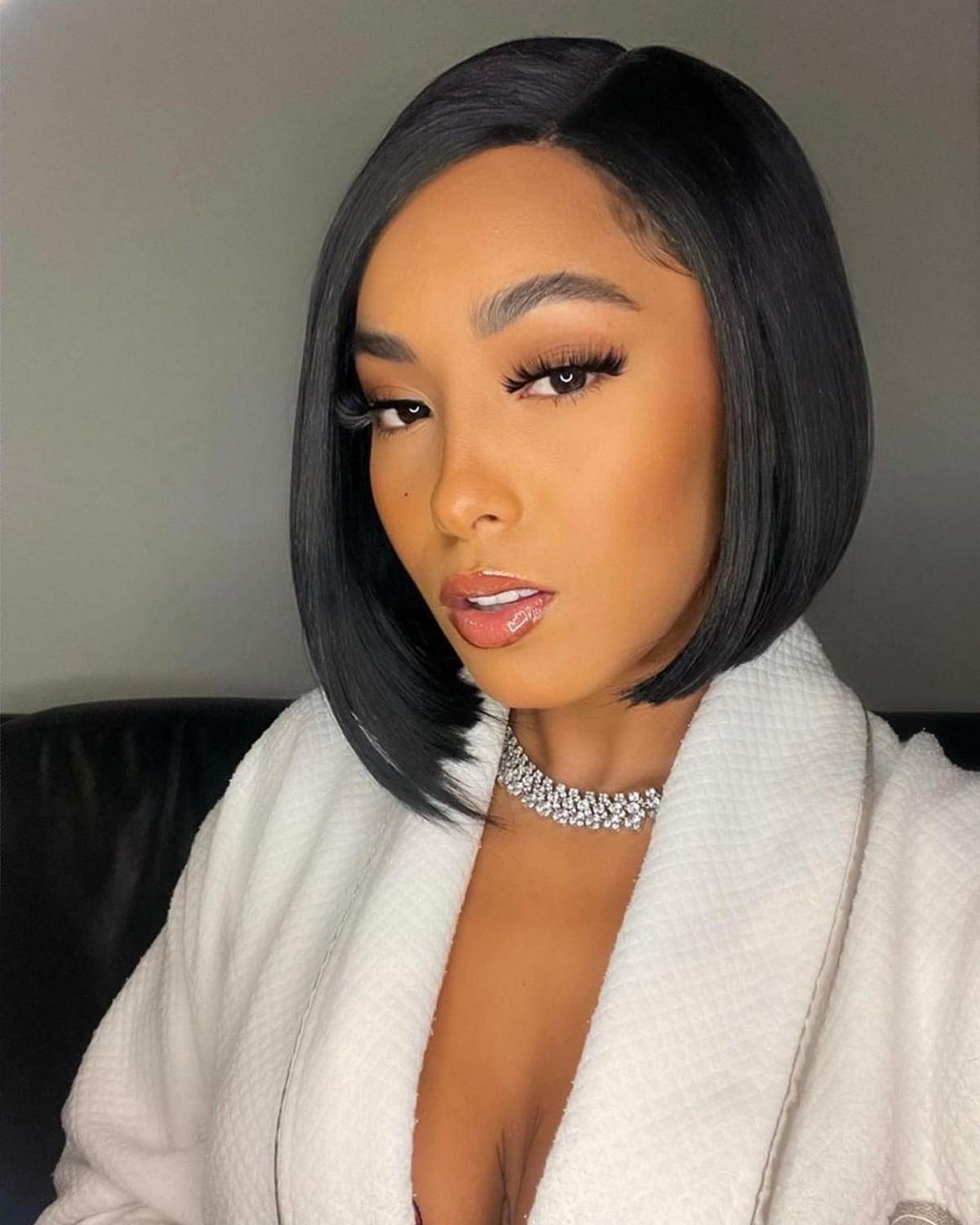 Trendy Shoulder-Length Straight Hair With Face-Framing