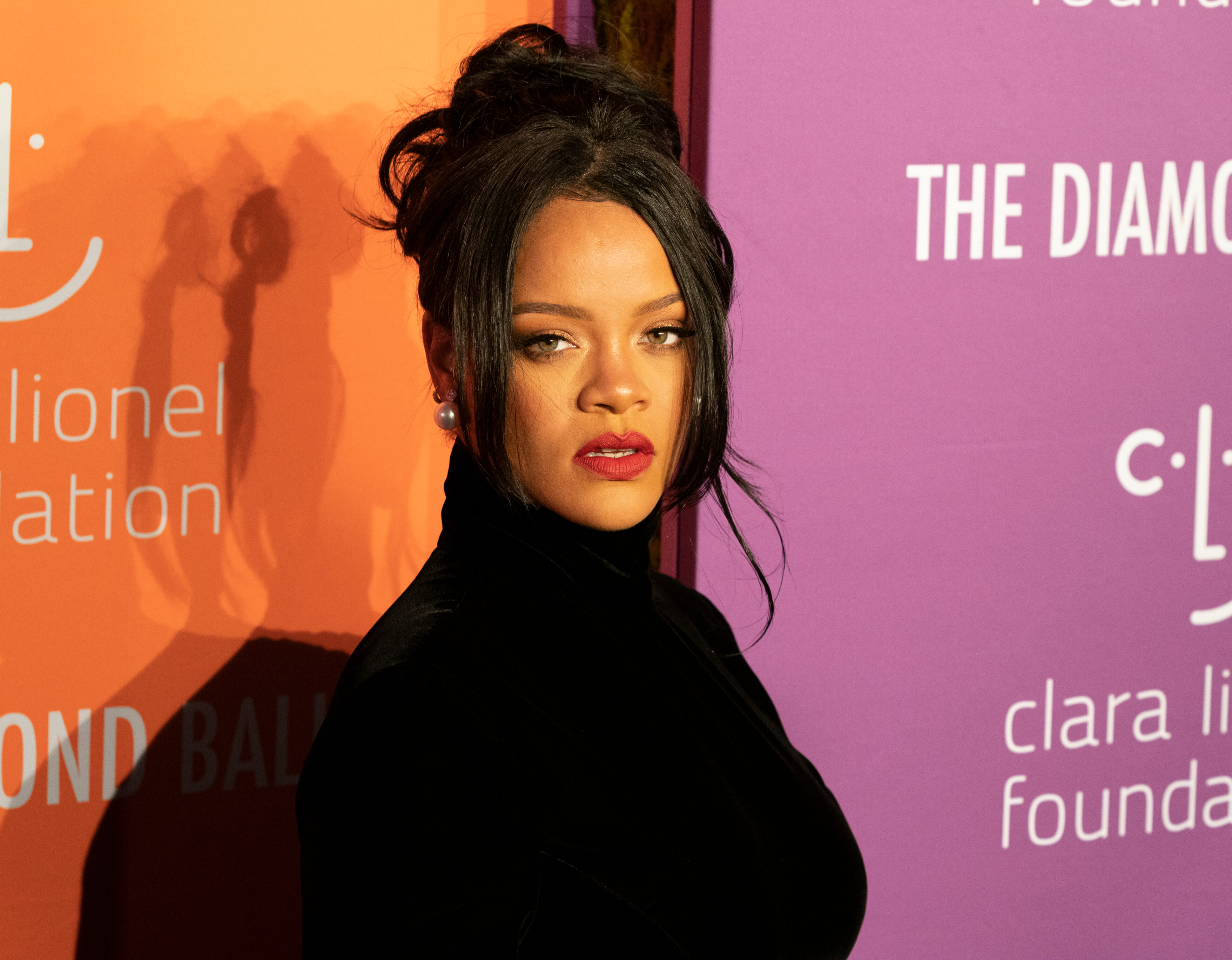 Sexy Rihanna je zpět! V nové kolekci své značky předvádí tělo bohyně