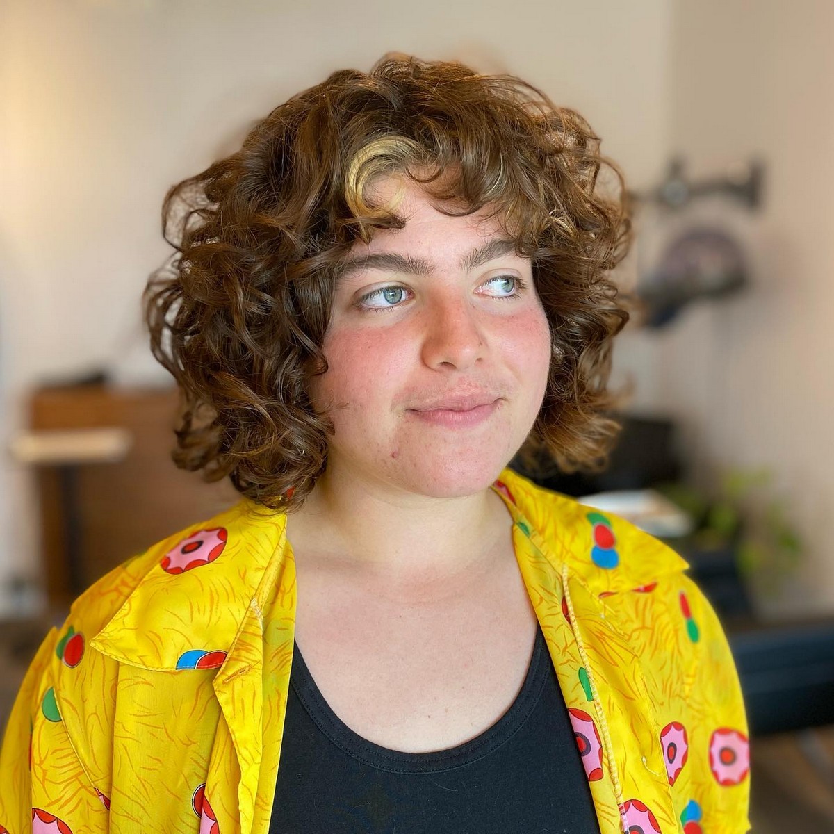 Cute Bobbed Hair With Loose Curls