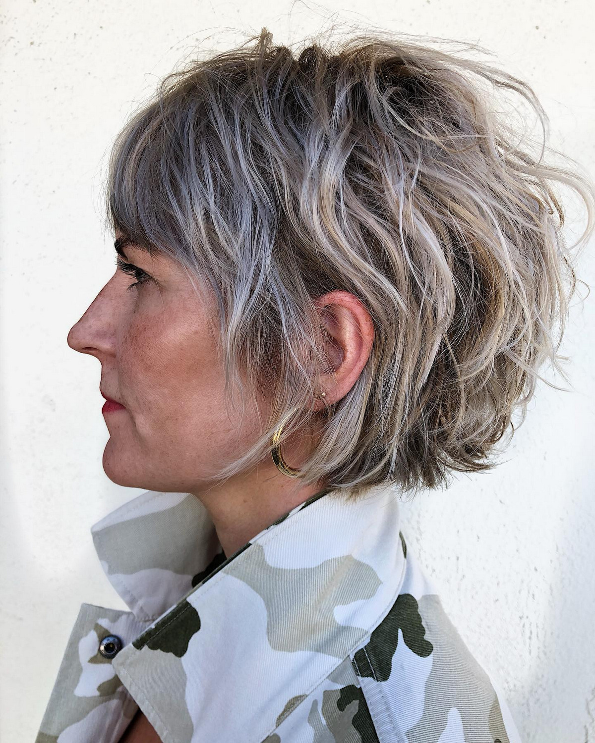 Short Shaggy Wave Bob With Gray Highlights 