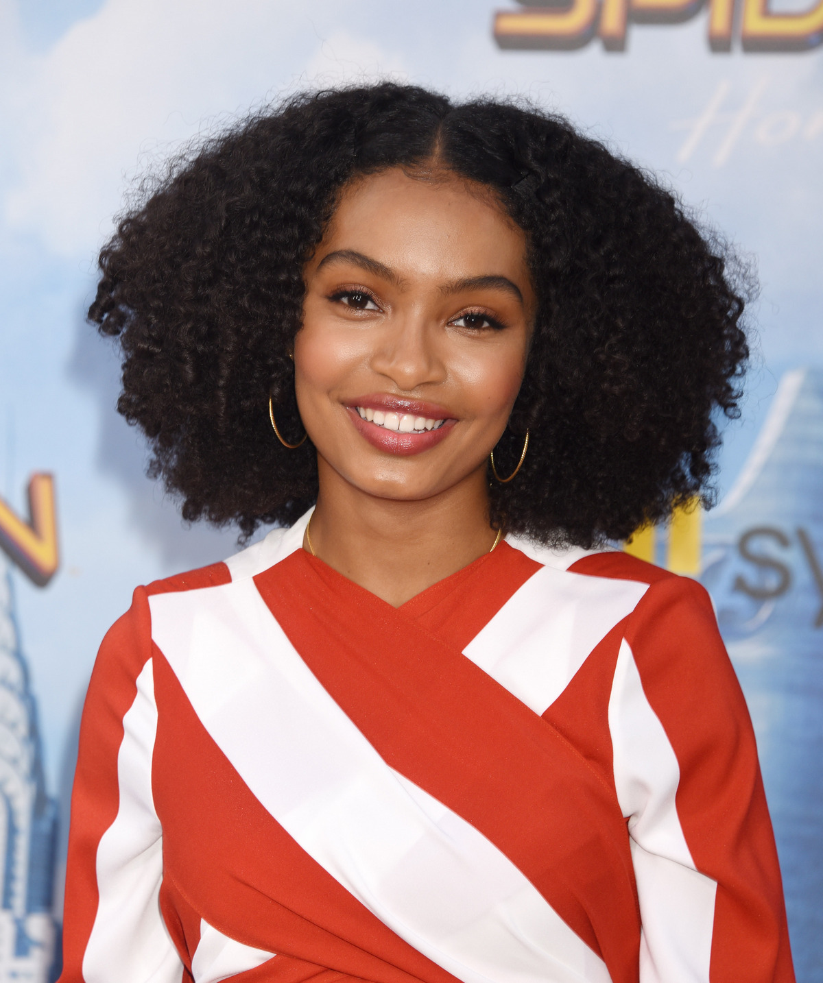 Yara Shahidi - Puff Curl With Middle Part Bangs