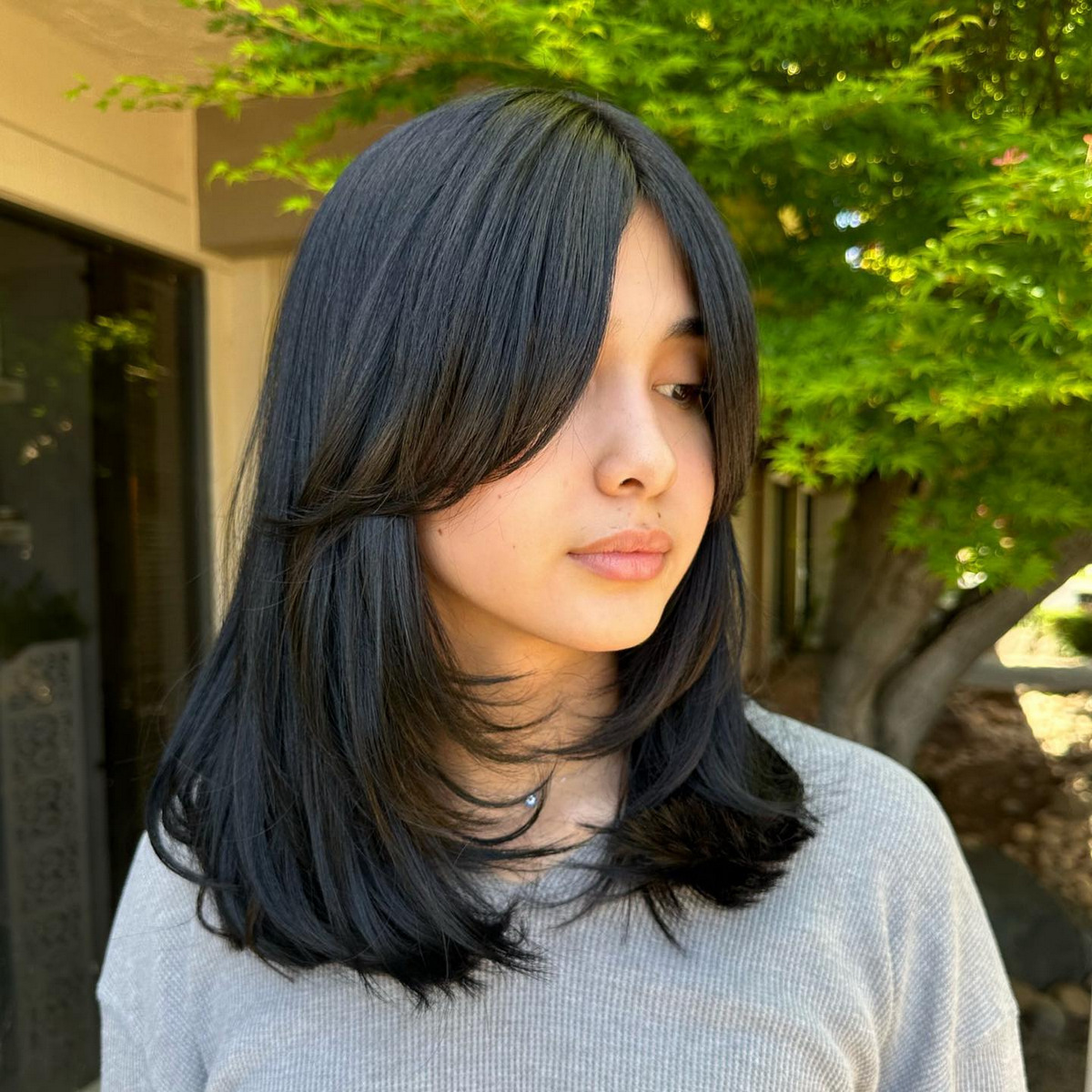 15 Youthful and Trendy Medium Haircuts for Girls | Styles At Life