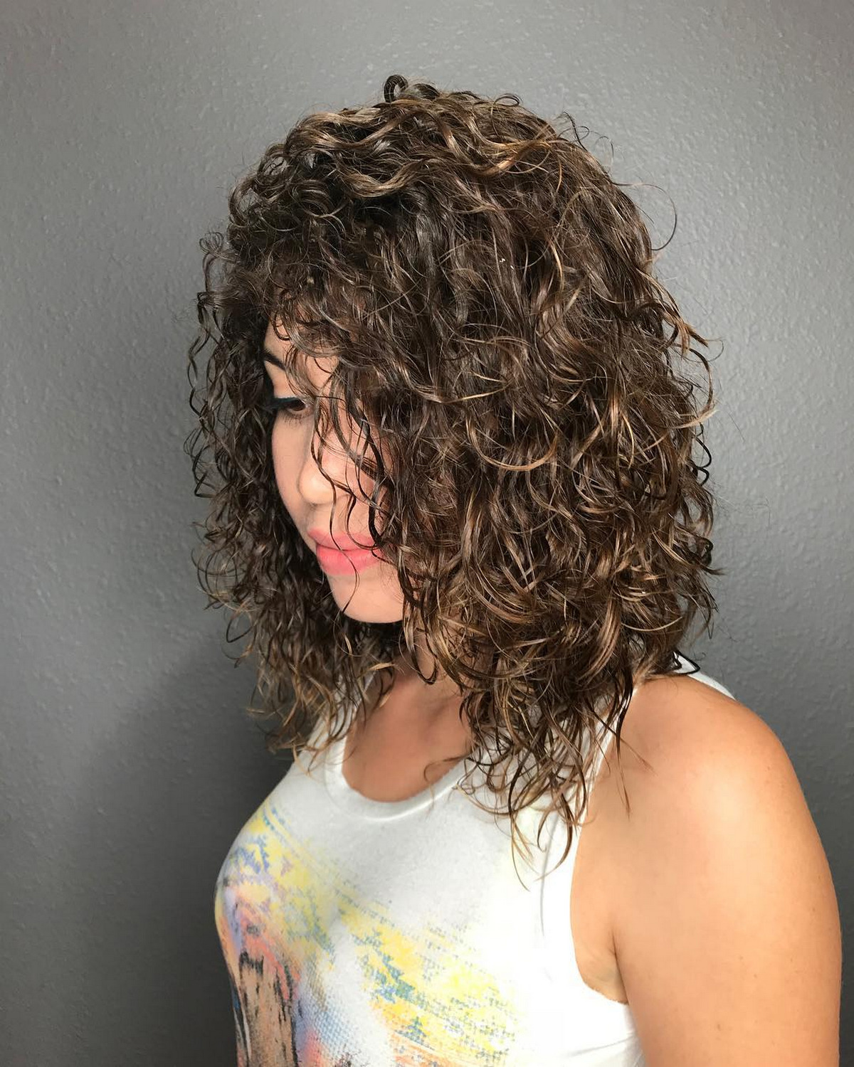 Bob with Thin Roots-to-Ends Perm Curls
