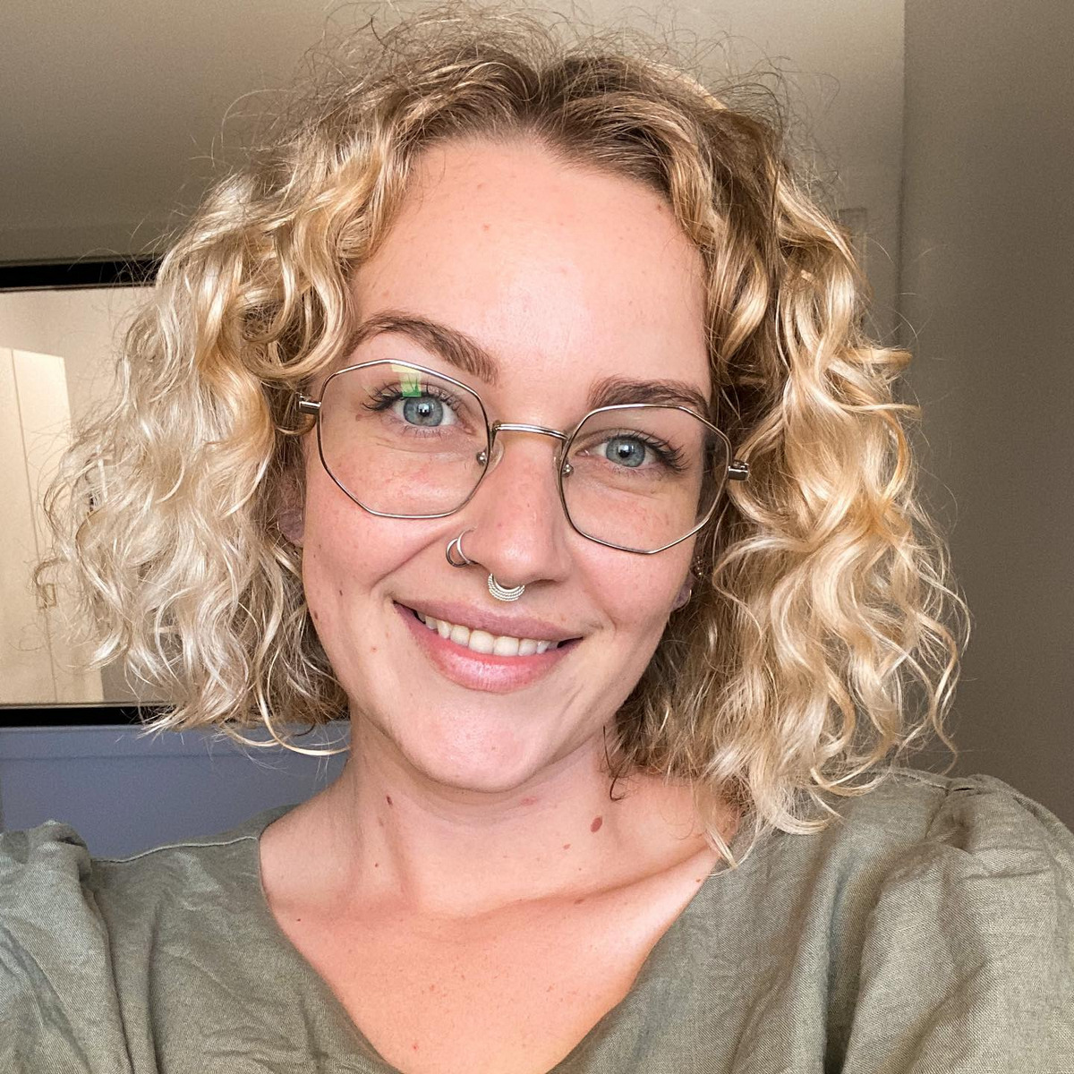 Curly Blonde Bob With Side Part