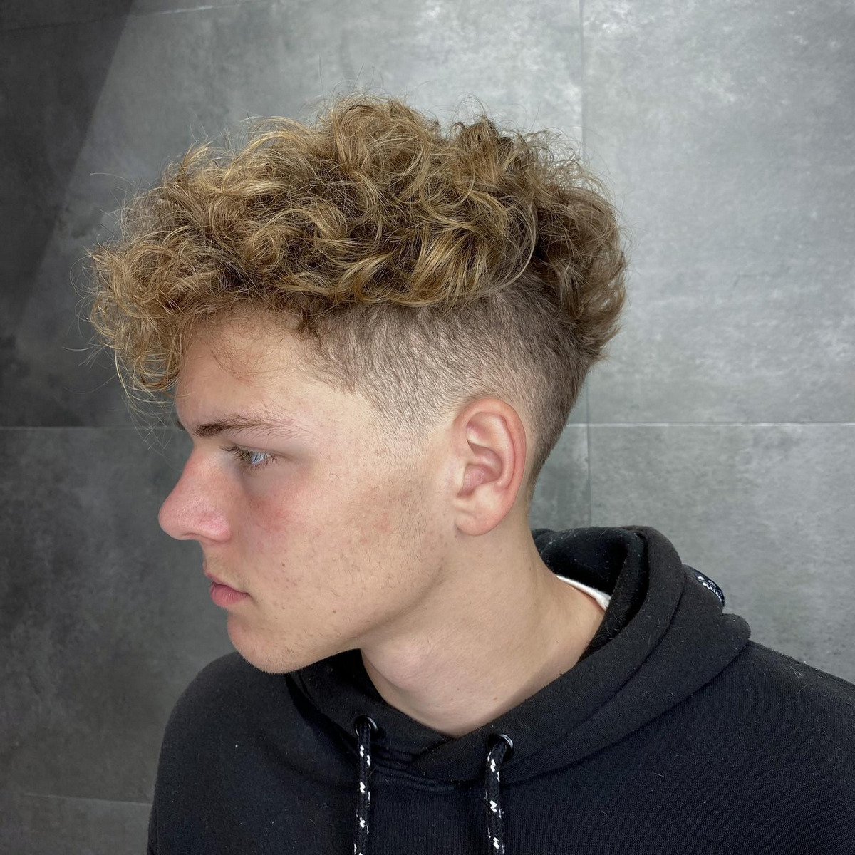 Curly Blonde Undercut