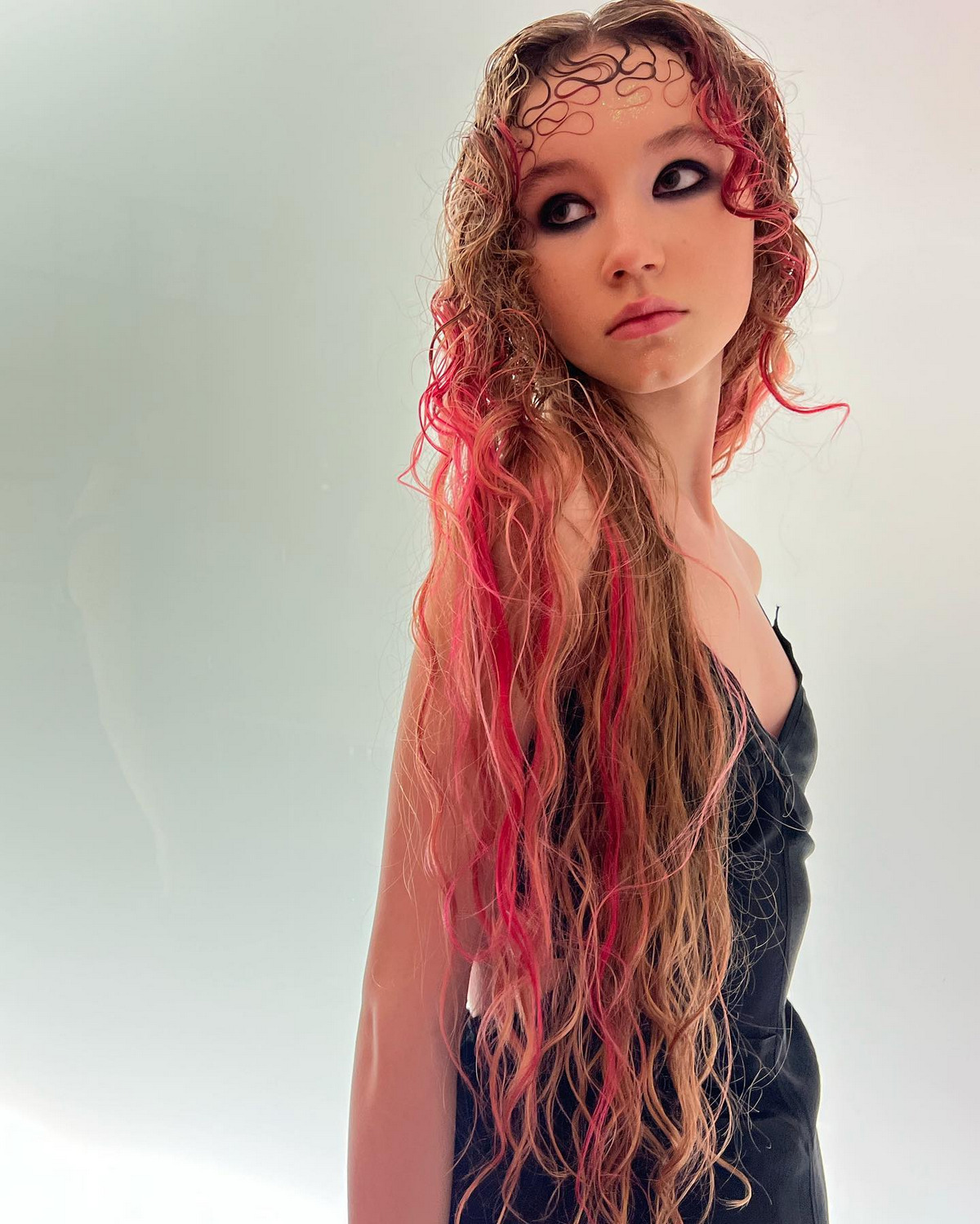 Long Curly Hairstyle With Red Highlight