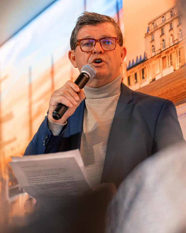 50 Celebrities With Bell's Palsy - Hood MWR