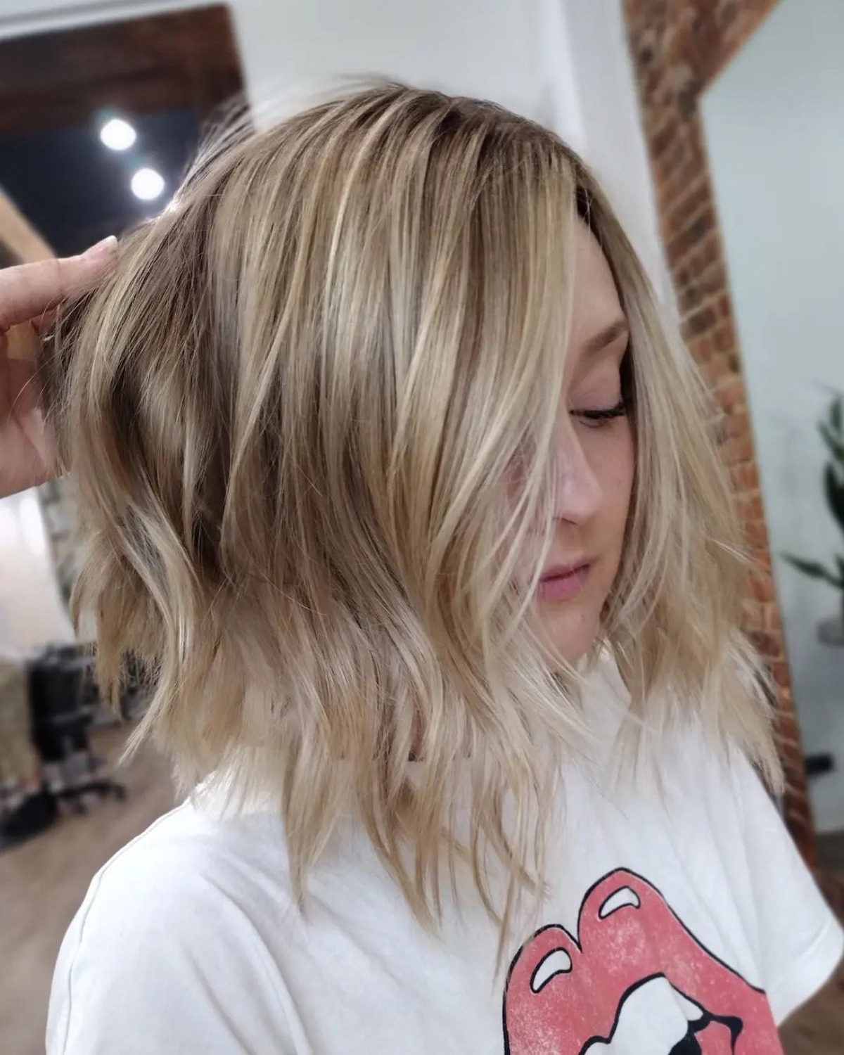  Blonde Messy Bob With Highlights