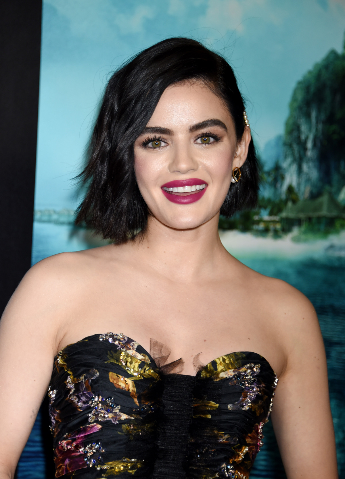 Lucy Hale – Short Side-Parted Chop