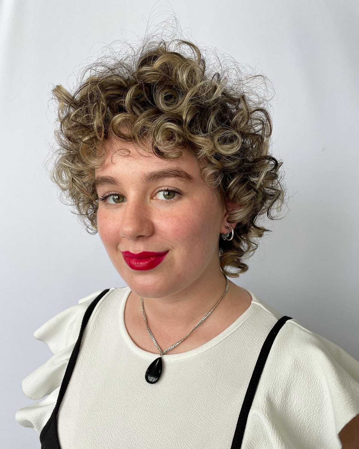 Beautiful Curly Ringlets Shag Short Hair