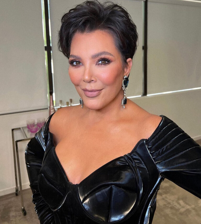 35 Kris Jenner Hairstyles, Haircuts & Colors - Hood MWR