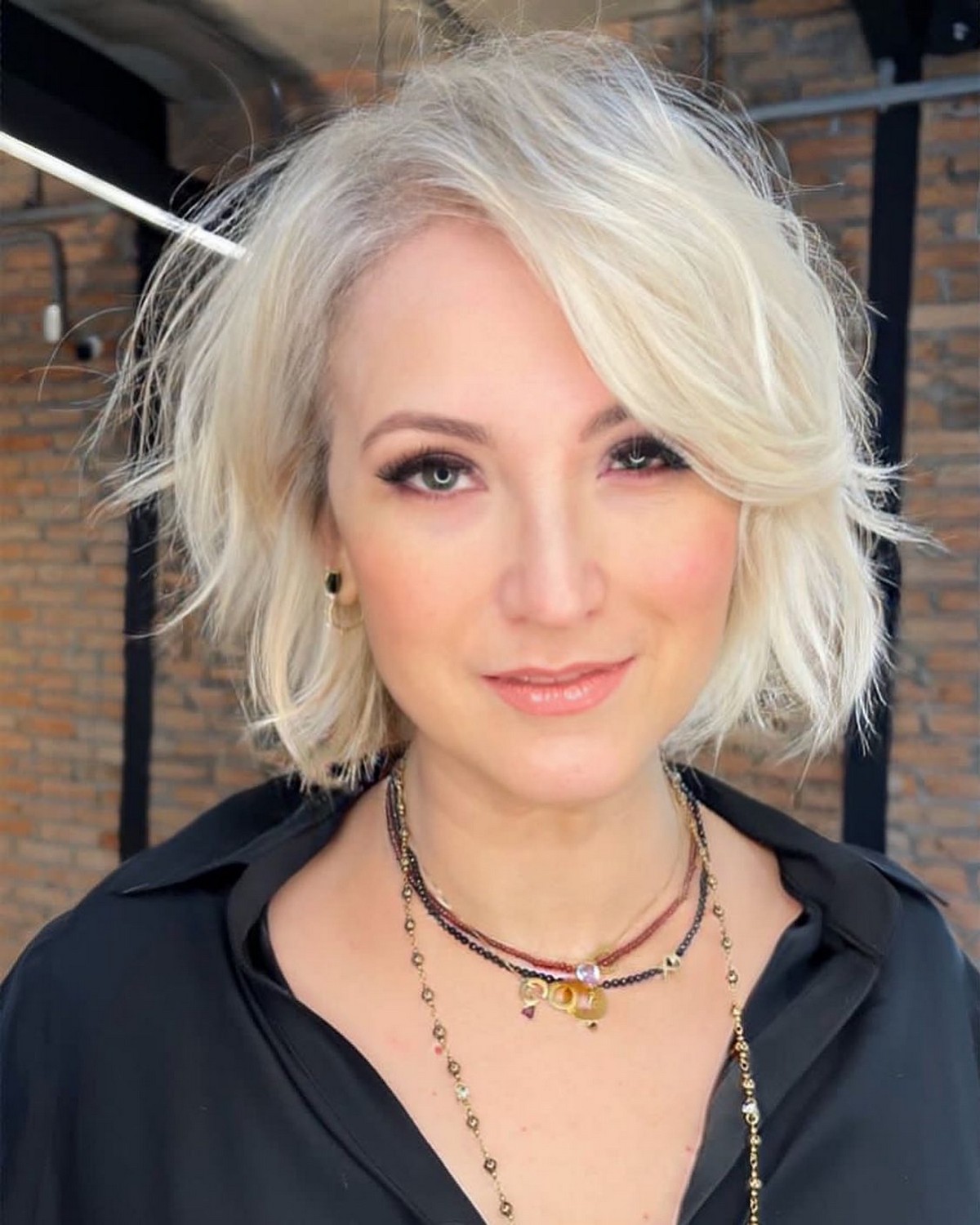 Side-Swept Bang Messy Cut