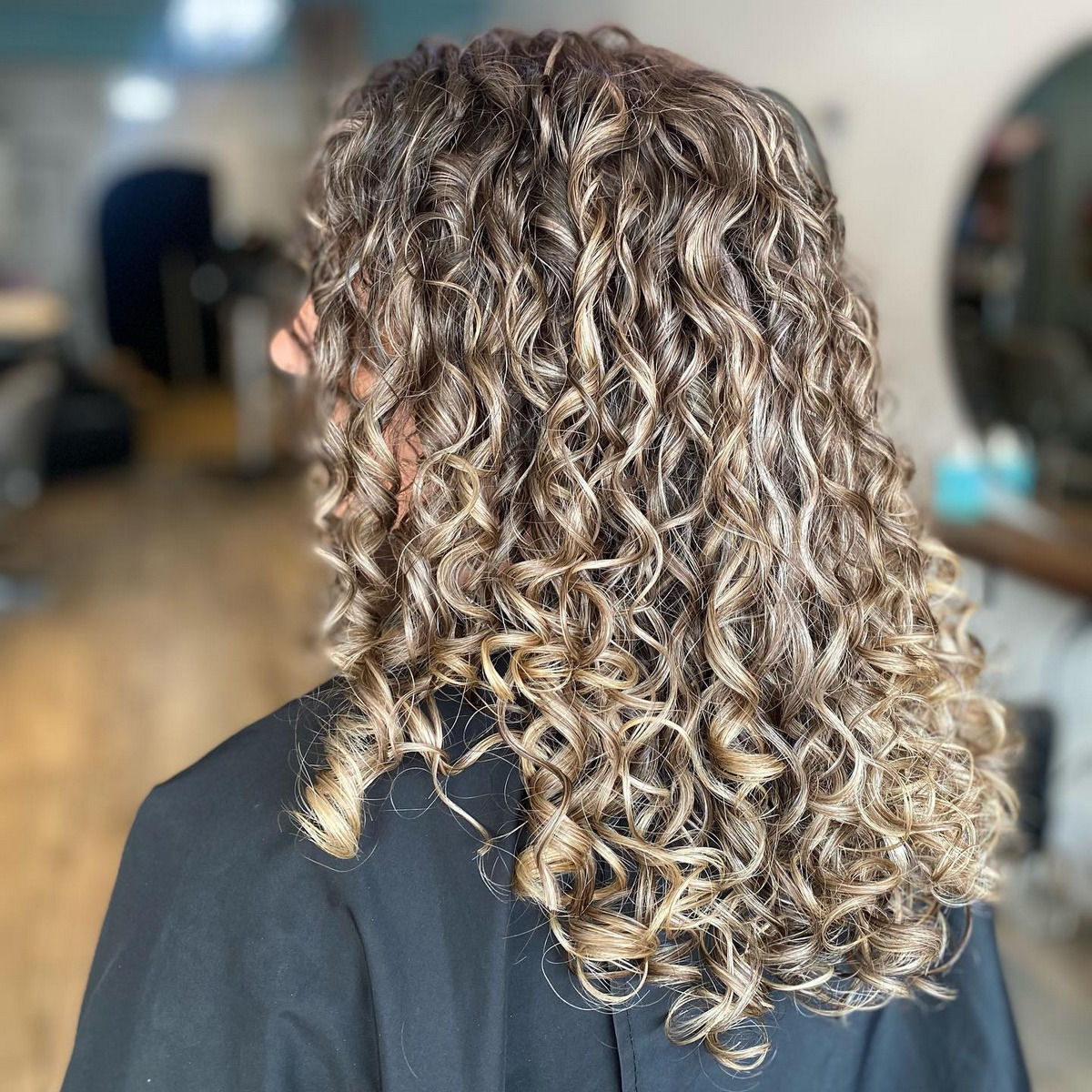 42 Beautiful Curly Hair With Highlights in 2023 - Hood MWR