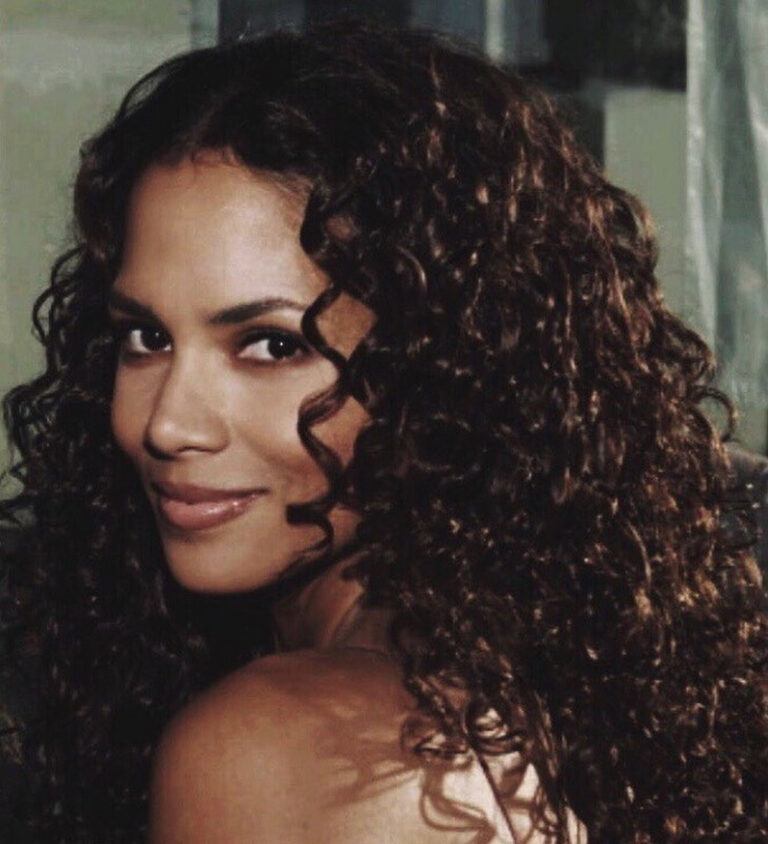 38 Beautiful Halle Berry Hairstyles: Long and Short Haircuts - Hood MWR