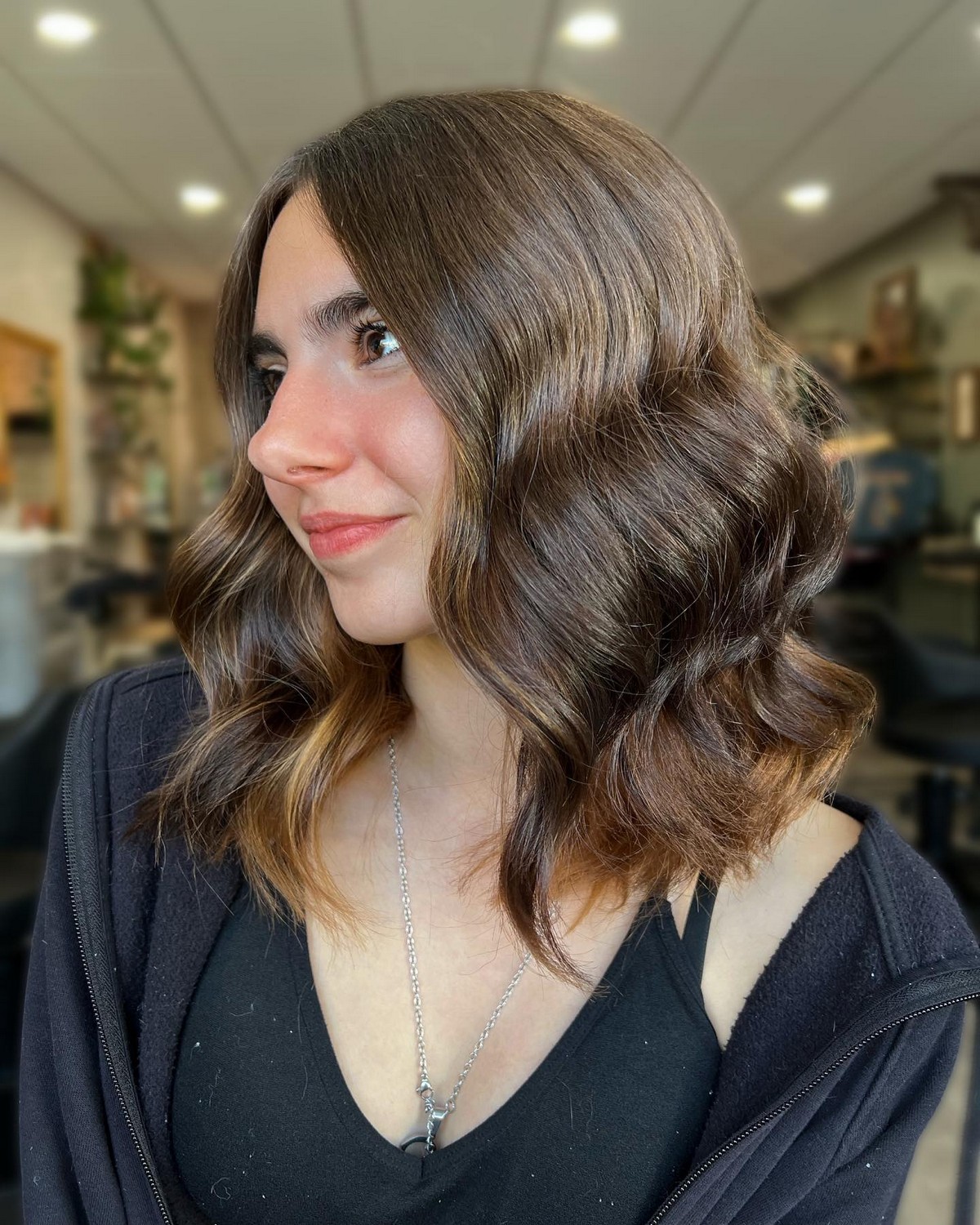 Medium Wavy Bob, Thick Hair