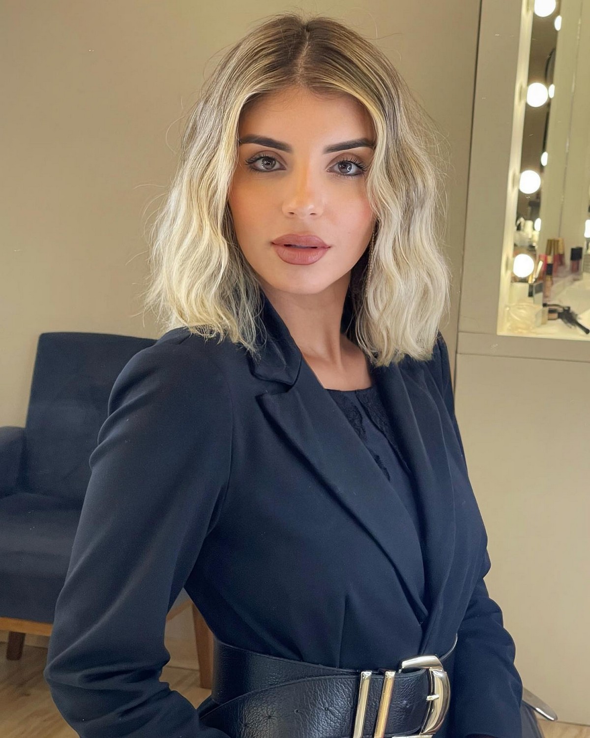 Light Blonde Wavy Blunt With A Middle Part