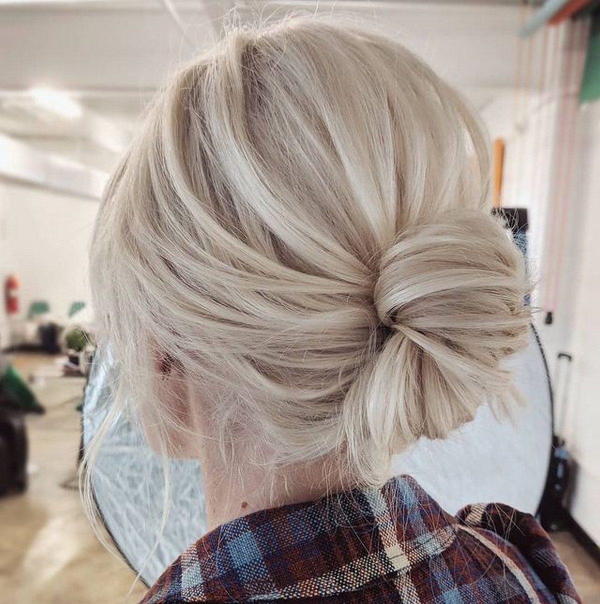 Platinum Loose Rolled Bun
