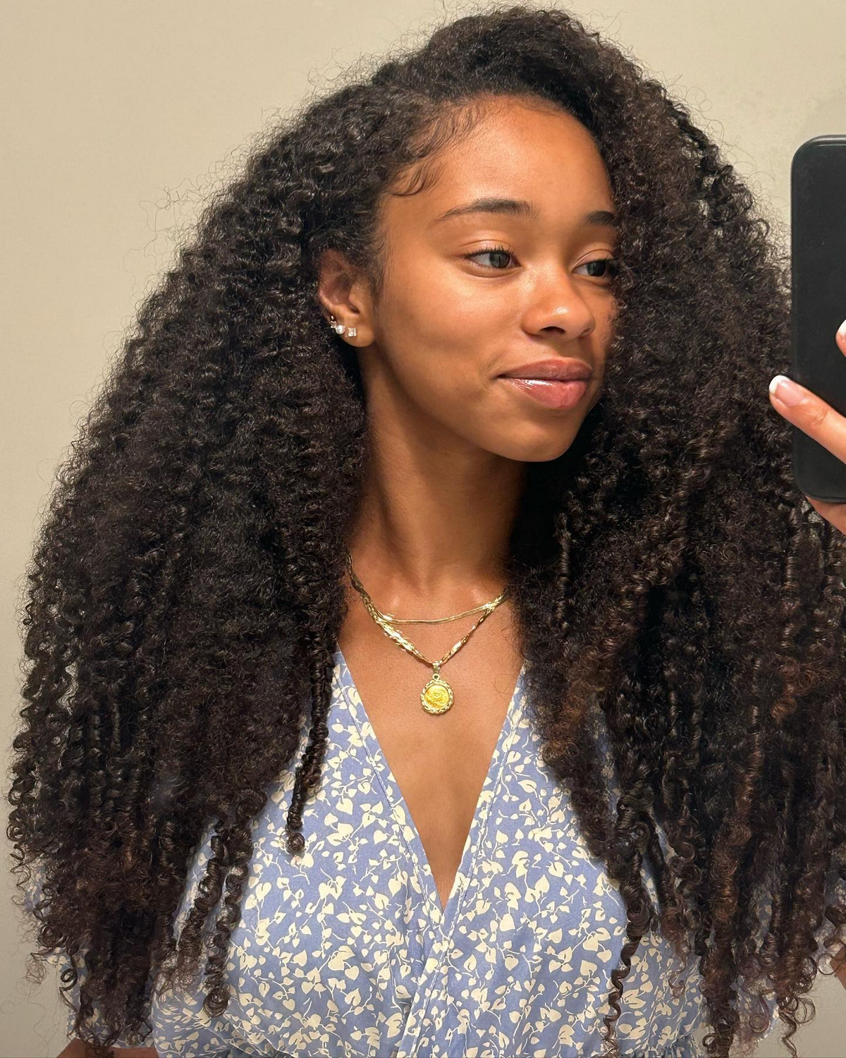 4a hairstyle with long size and impressive volume