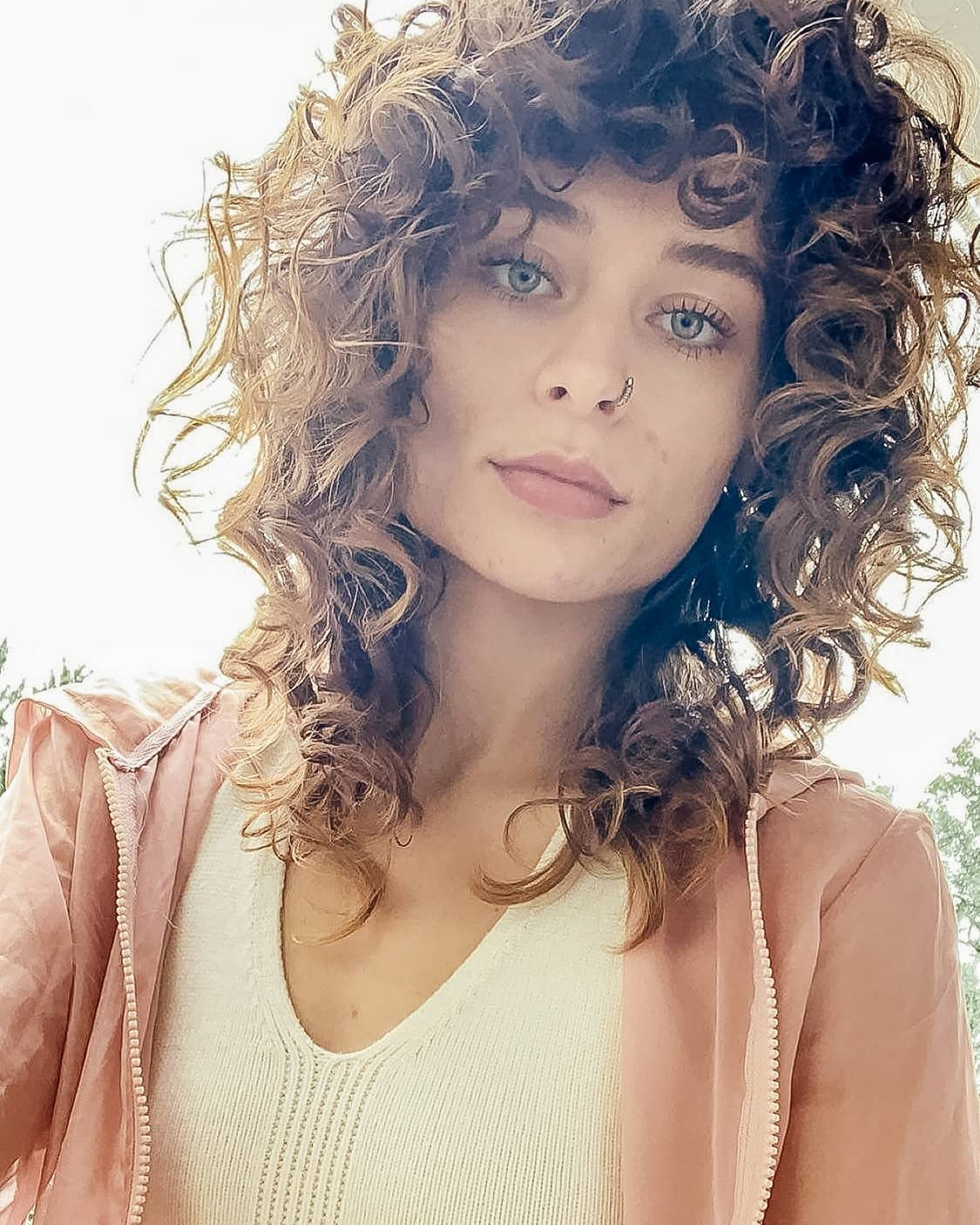 Messy Shoulder-Length Hairstyle for Curly Hair