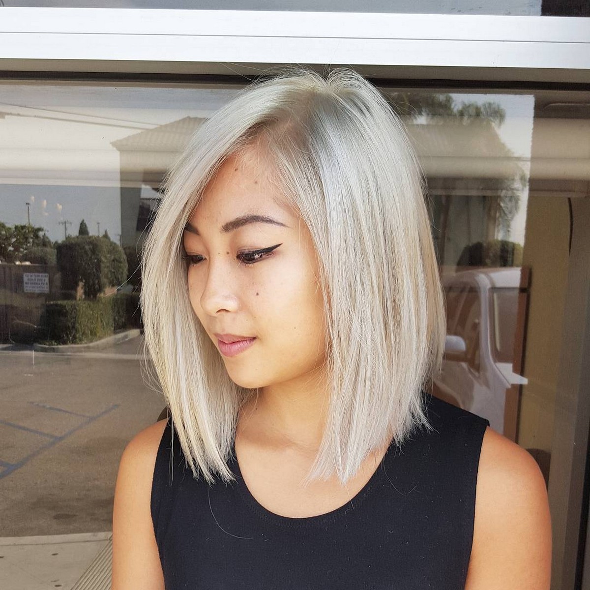 Side-Parted Medium Silvery Thick Bob