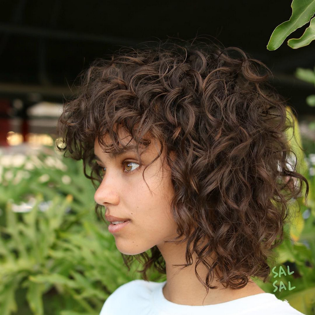 Collarbone Wavy Hairstyle with Bangs