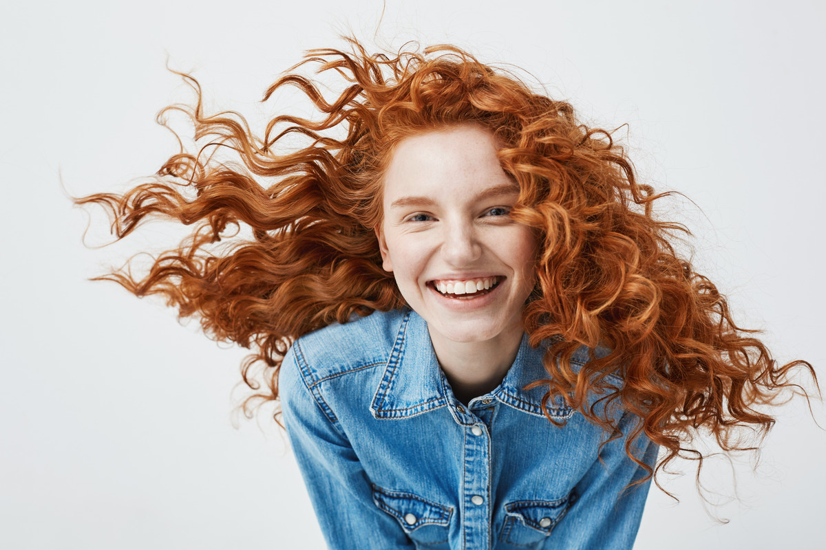 Charming hairstyle with coiled 4a on top