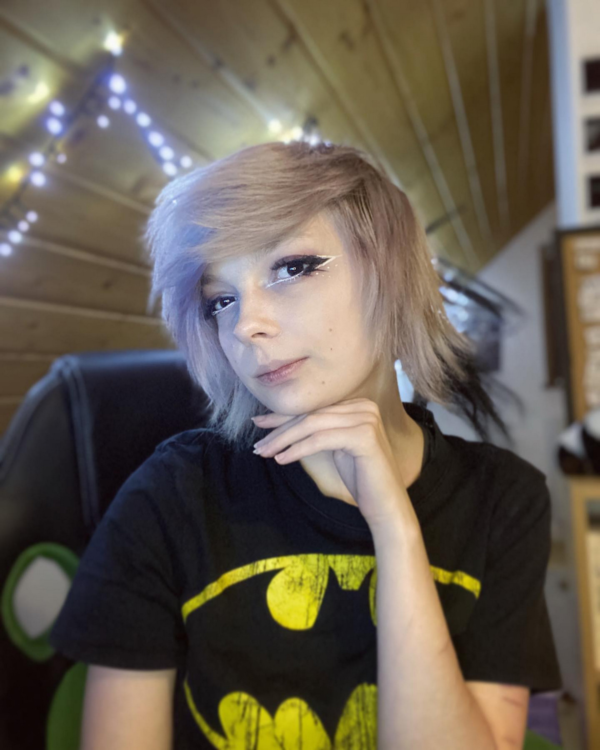 Side-Swept Bang With Feather Razor