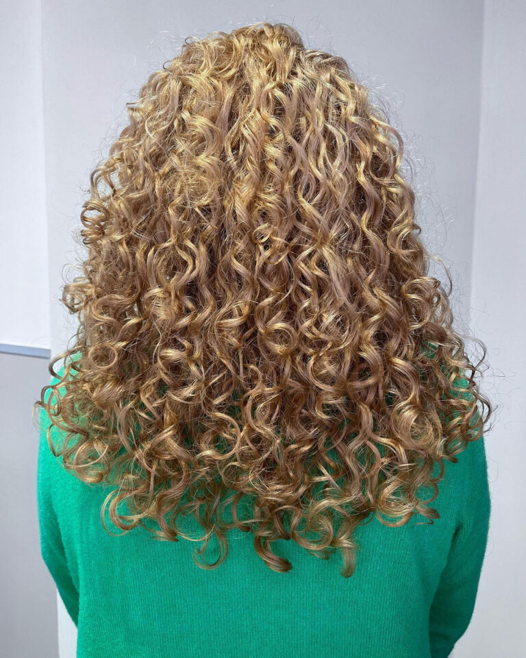 66 Stunning Curly Blonde Hairstyles to Embrace Your Inner Sunshine Hood MWR