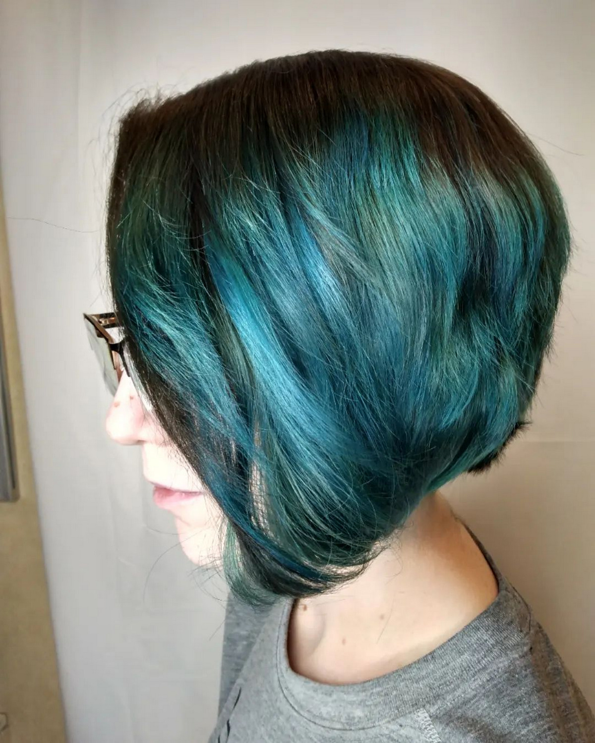 Teal Asymmetric Bob With Layered Cut