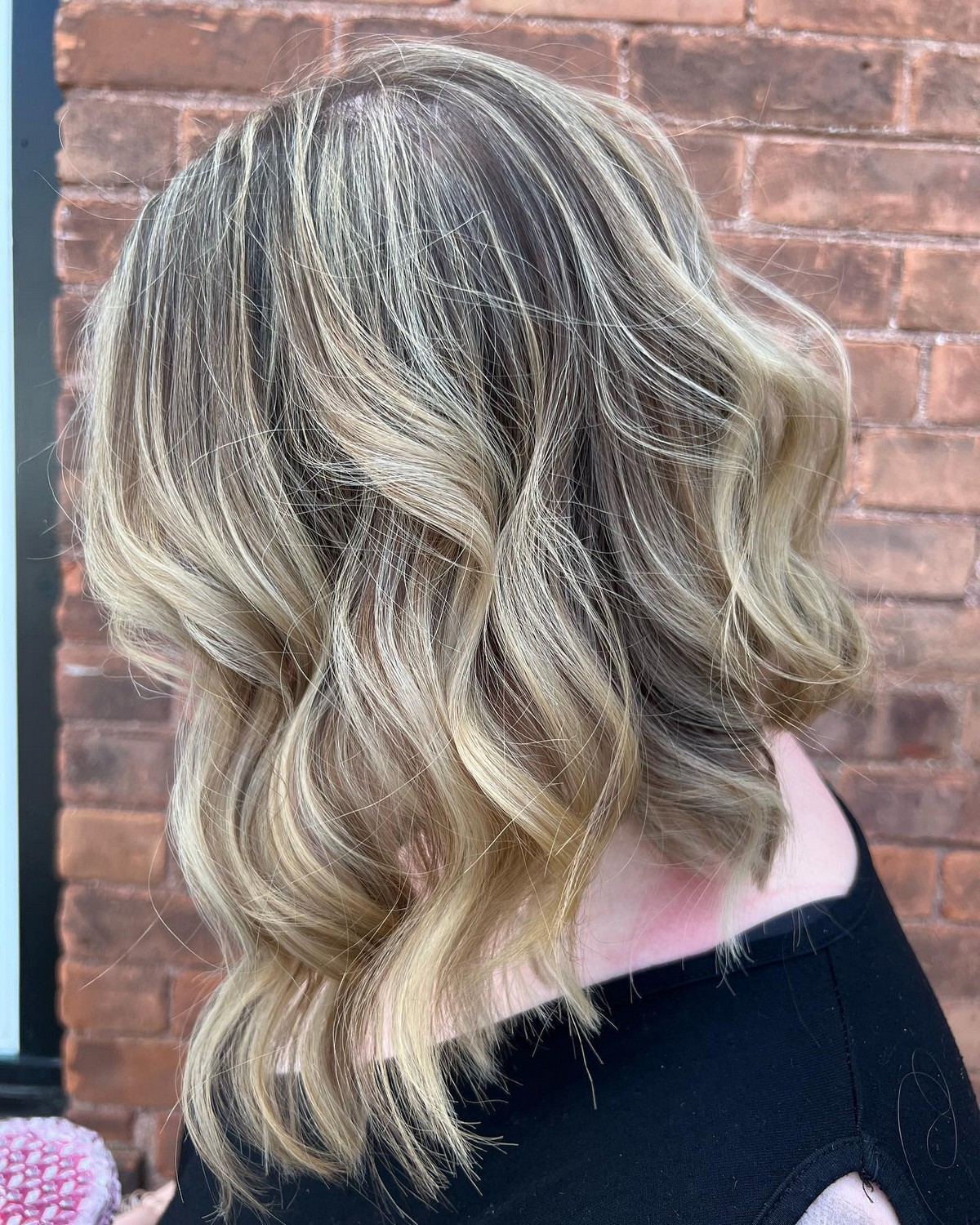 Wavy Medium Bob With Blonde Highlights