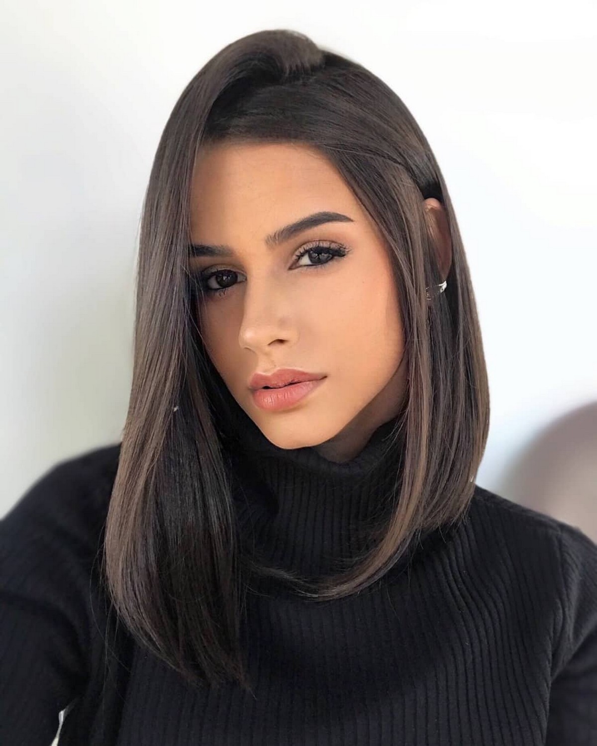 Perfectly Messy Parting On Shoulder-Length Bob