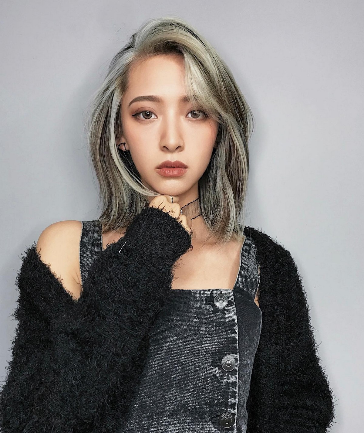 Choppy Bob With Side Parted Bangs