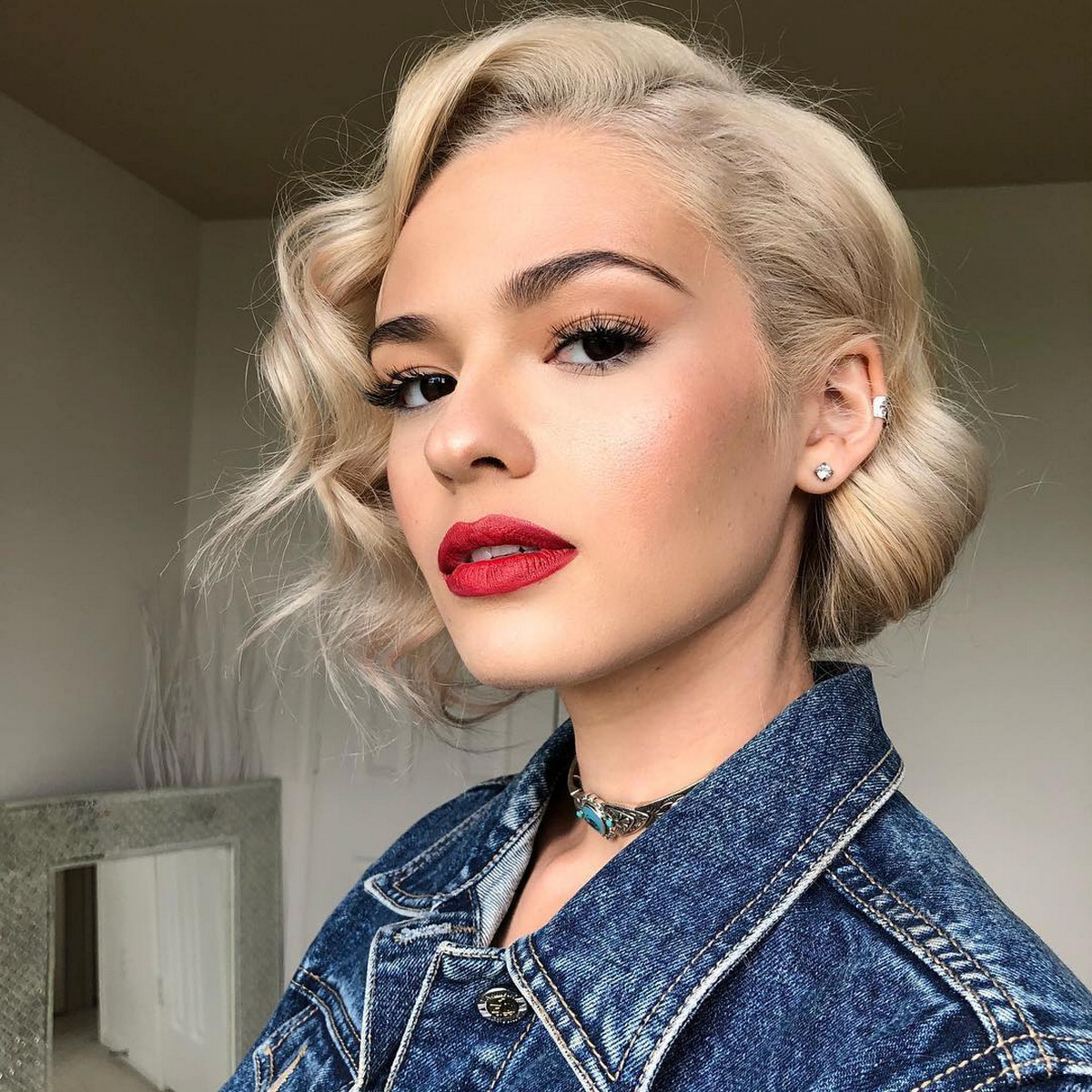Asymmetrical Retro Faux-Bob Hairstyle