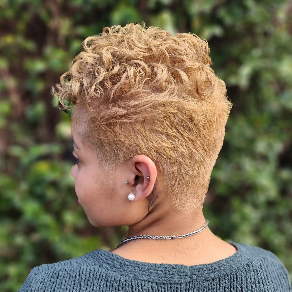 Taper Curly Blonde Top