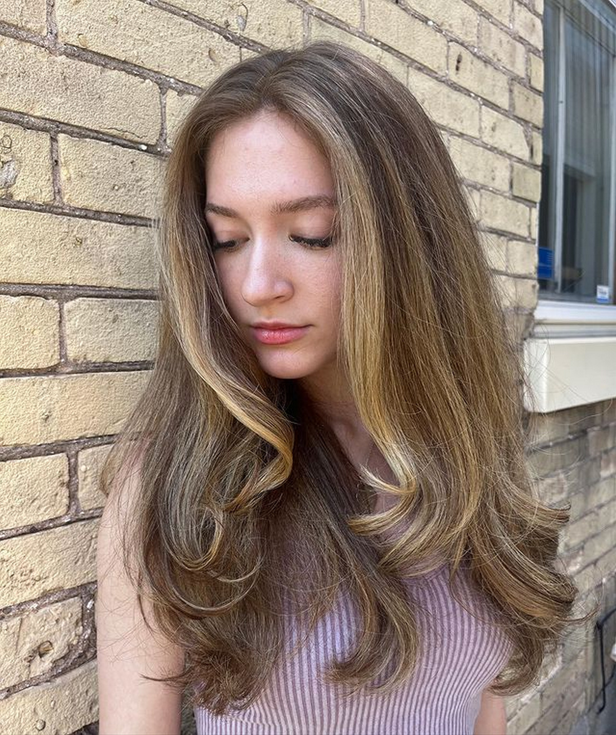 Medium-Length Soft Hair With Highlight