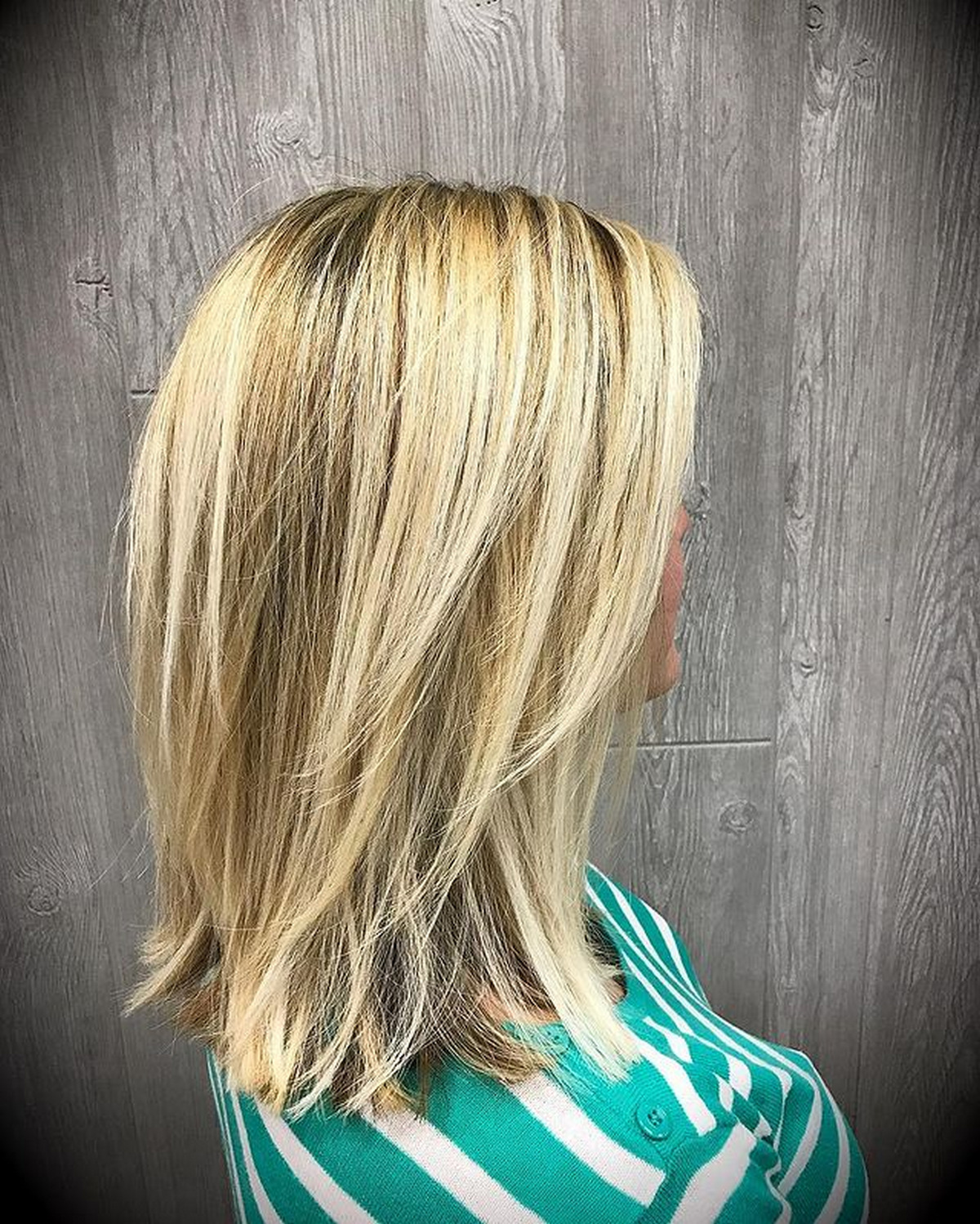 Hairstyle With V-Cut Layers