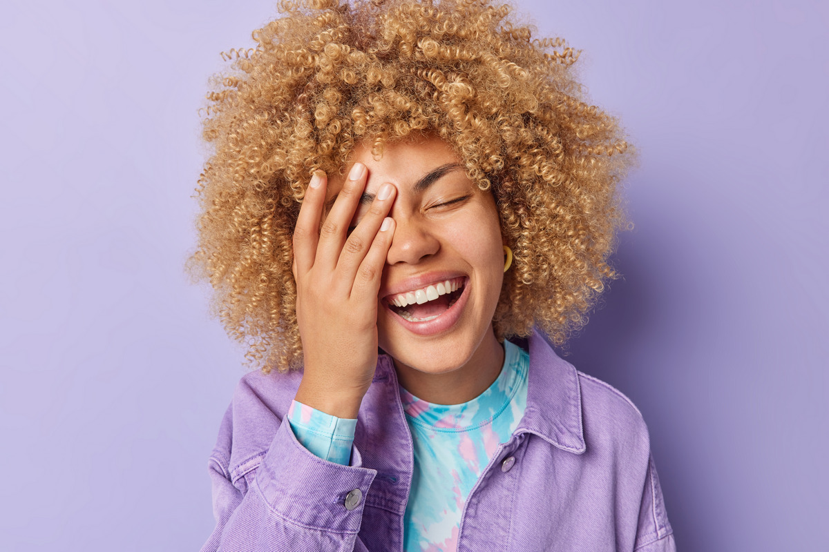 Blonde, Curly Afro