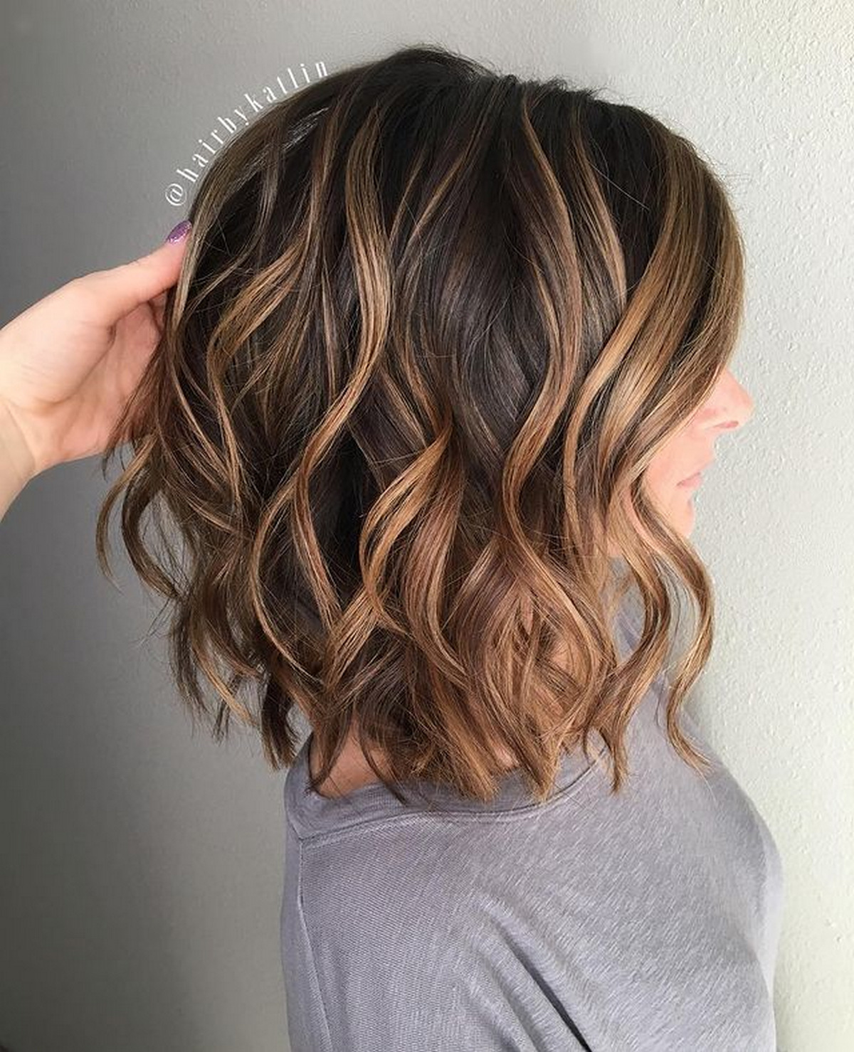Shoulder-Skimming Caramel Balayage Lob