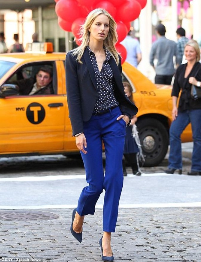 6 Fashion-forward Styling Ideas for Blue pants with Brown shoes