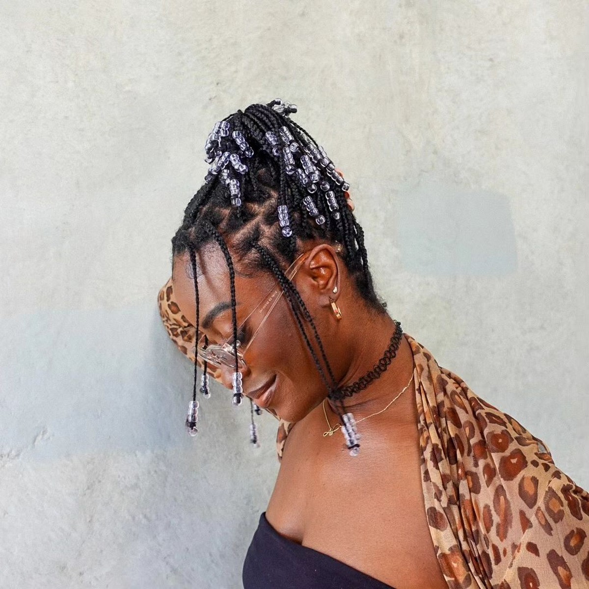 How To Put Beads In Your Hair At Home? The Simple & Easy Guide! Hood MWR