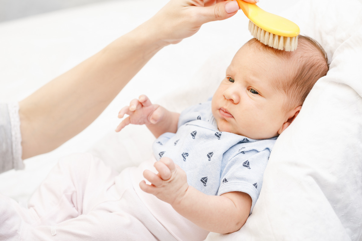 Caring for the hair of a newborn baby