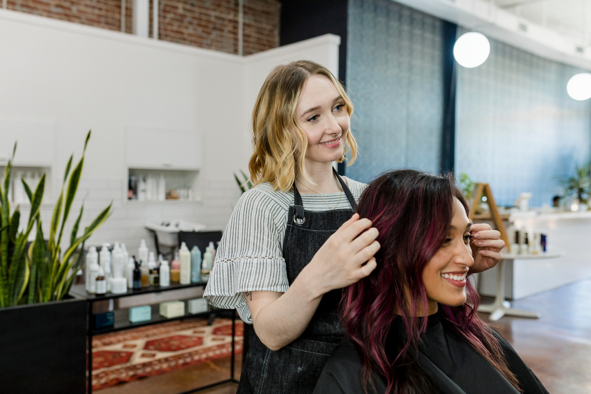 Expert hair with customer inquiries