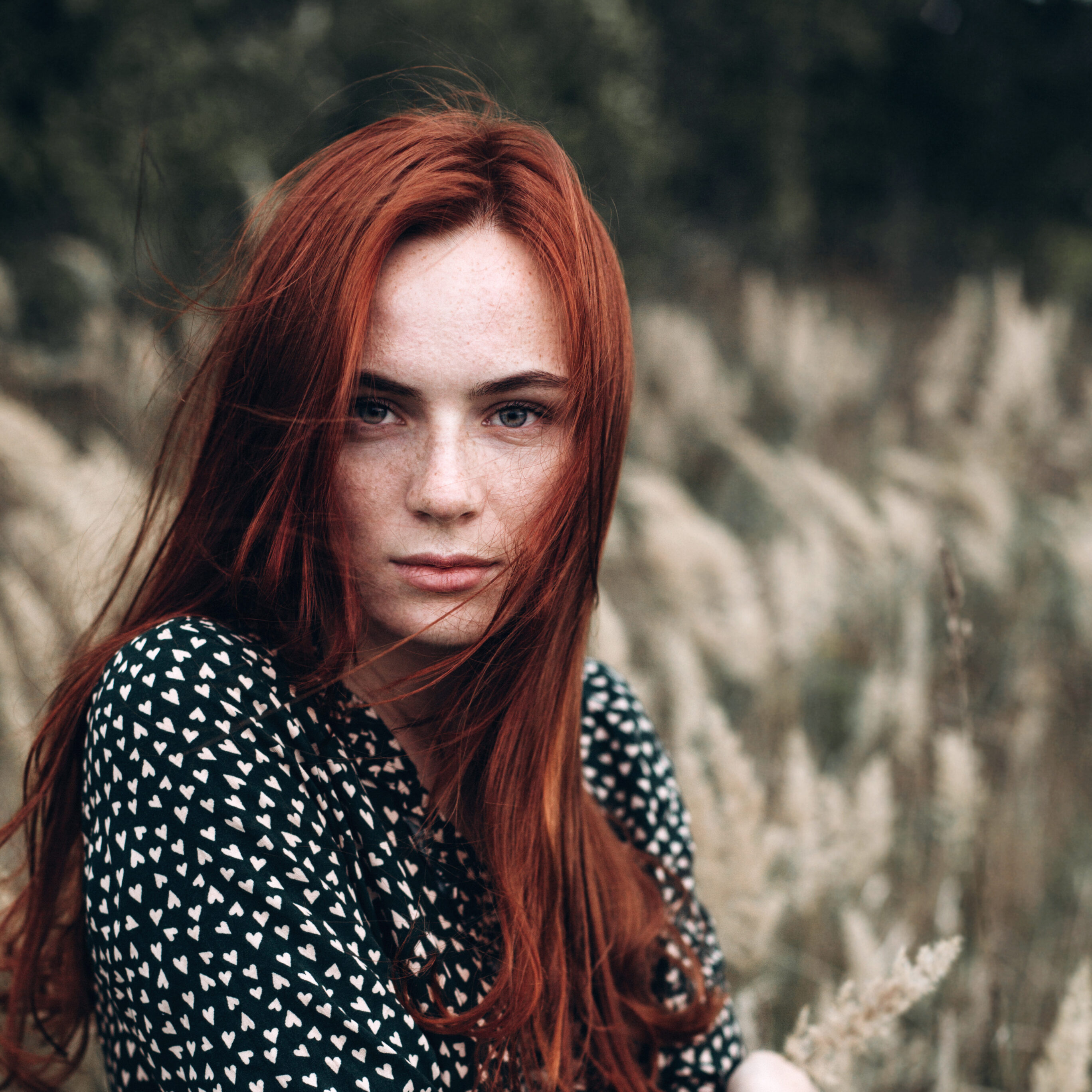 Discover the secrets of achieving beautifully neutralized red tones