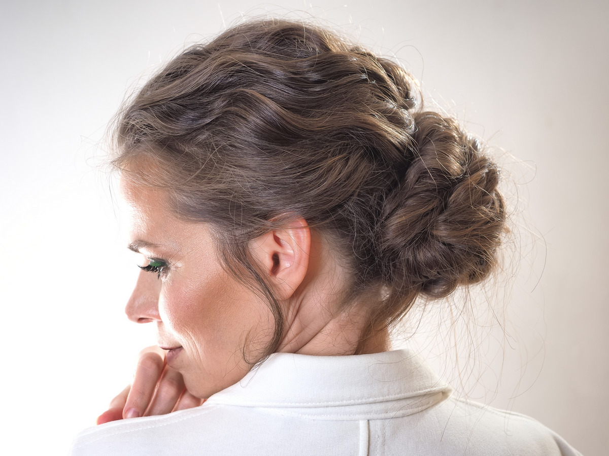Low bun hairstyle one side design