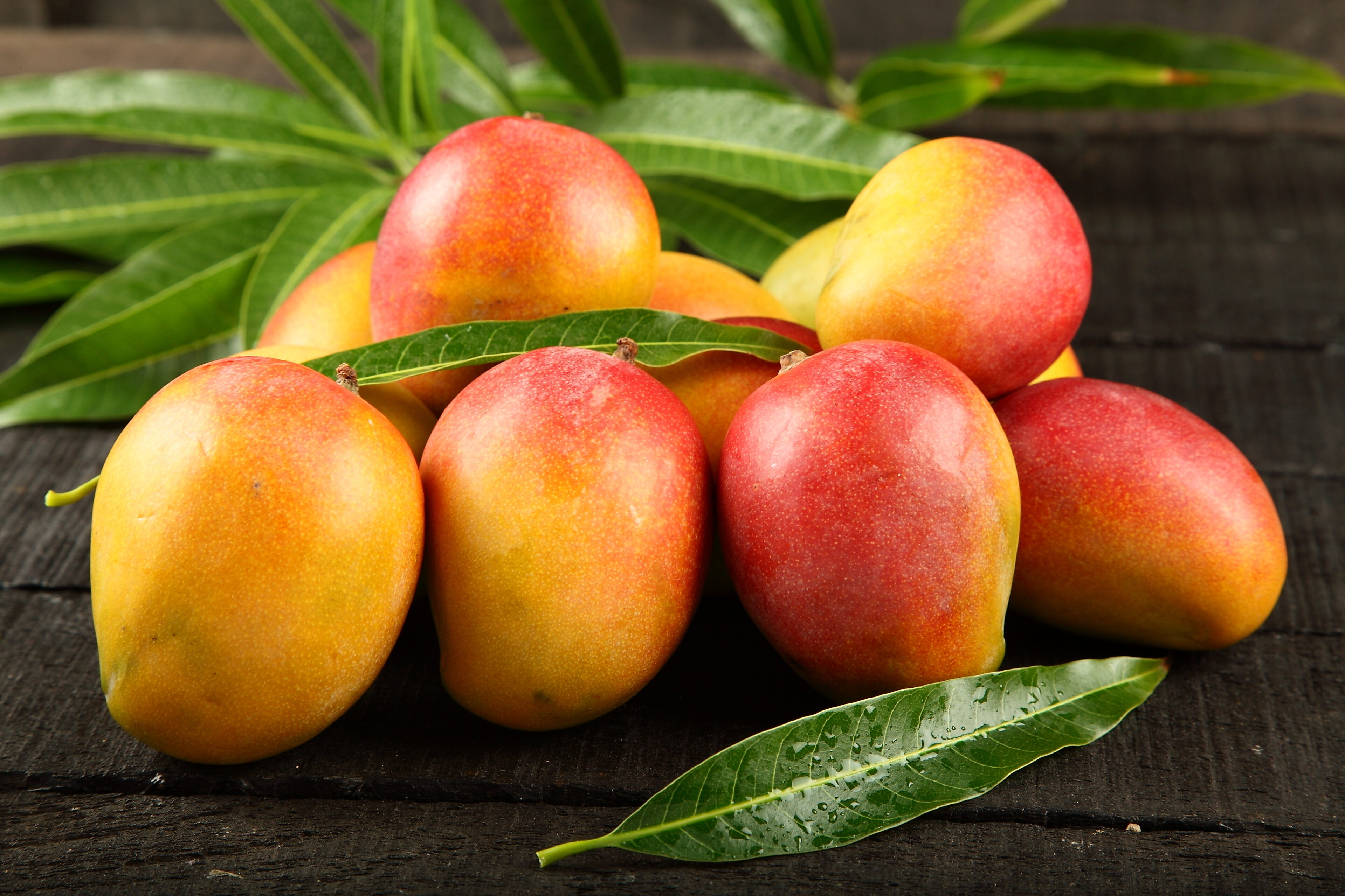 Mangoes: Vitamin C for collagen production