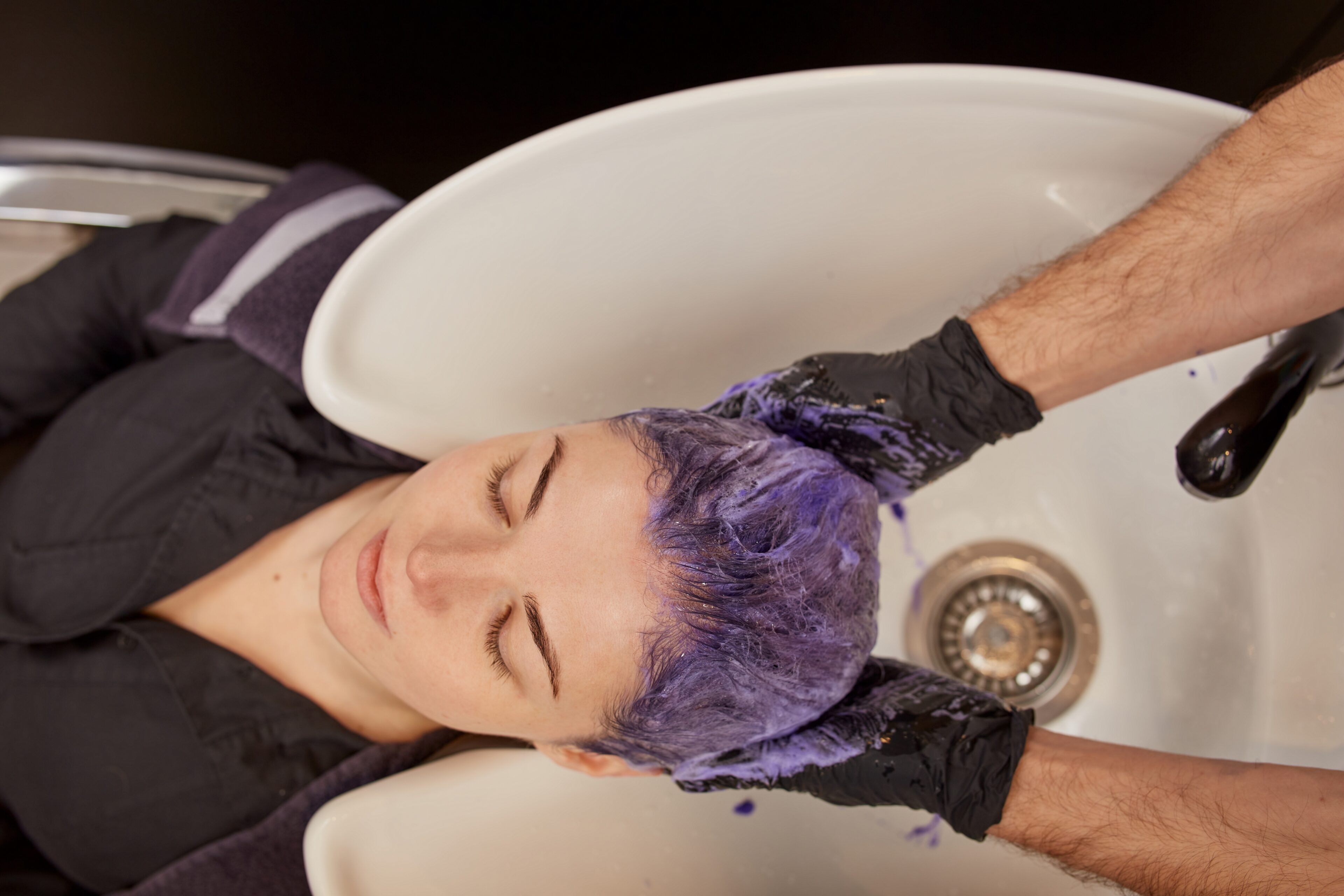Massage the shampoo