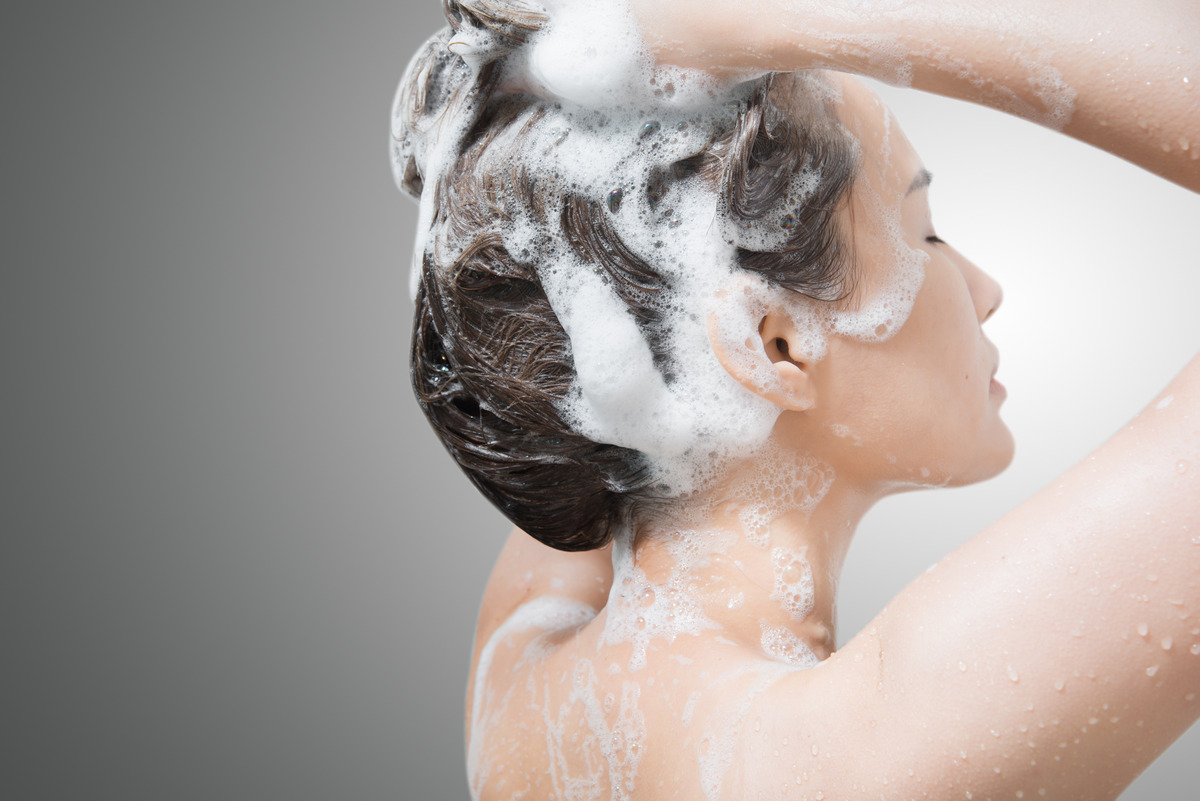 Massage the shampoo