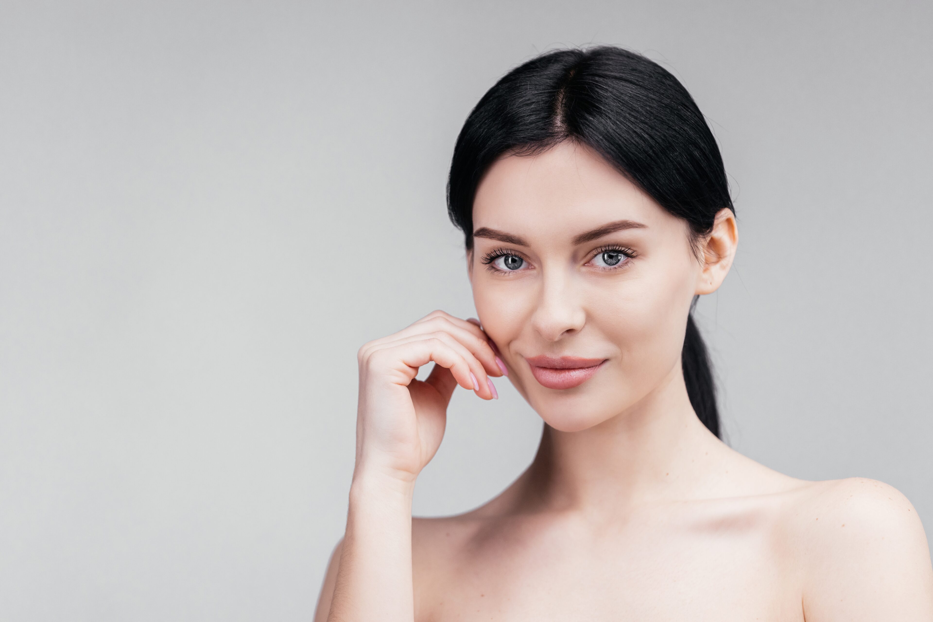 The moisturizing cream is key to maintaining healthy black-red hair