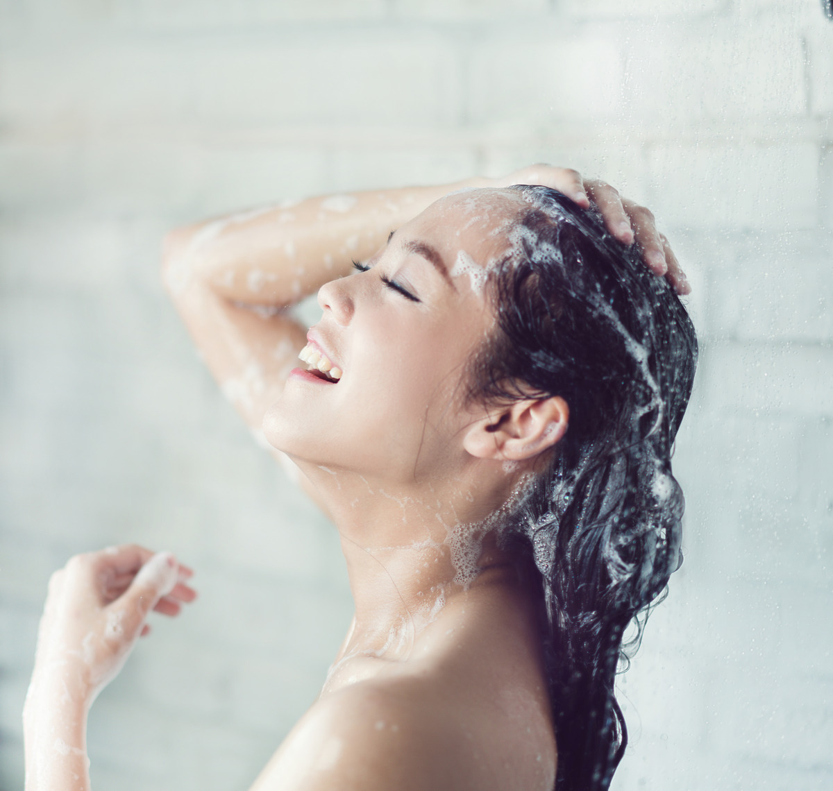 Rinse hair