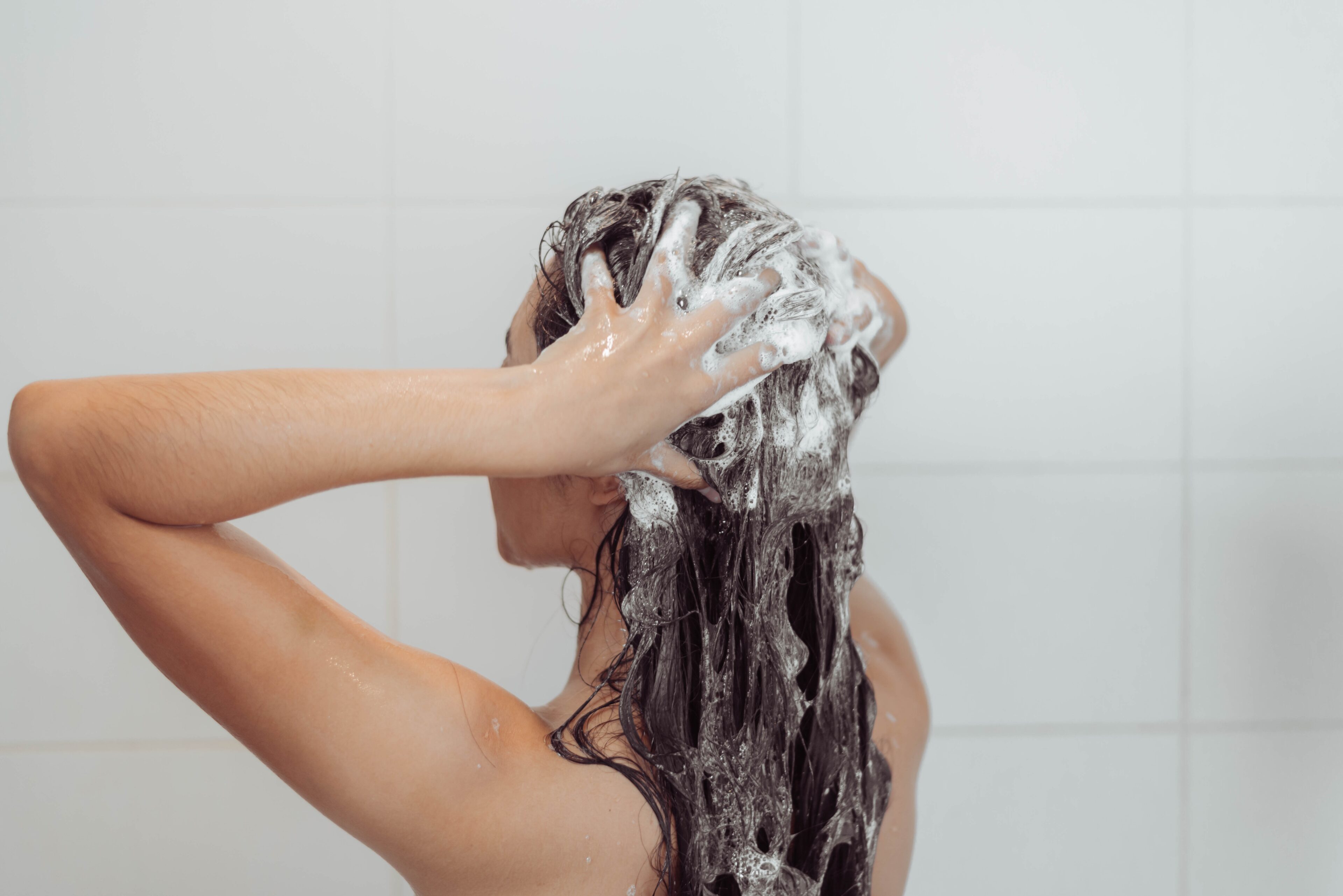 Rinse the hair with a shampoo
